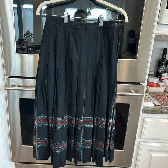 Pendleton Dresses & Skirts - VINTAGE Pendleton 100 percent wool Skirt, size 10 petite, GUC